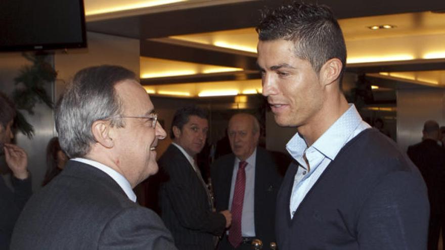 Cristiano hablando con Florentino.