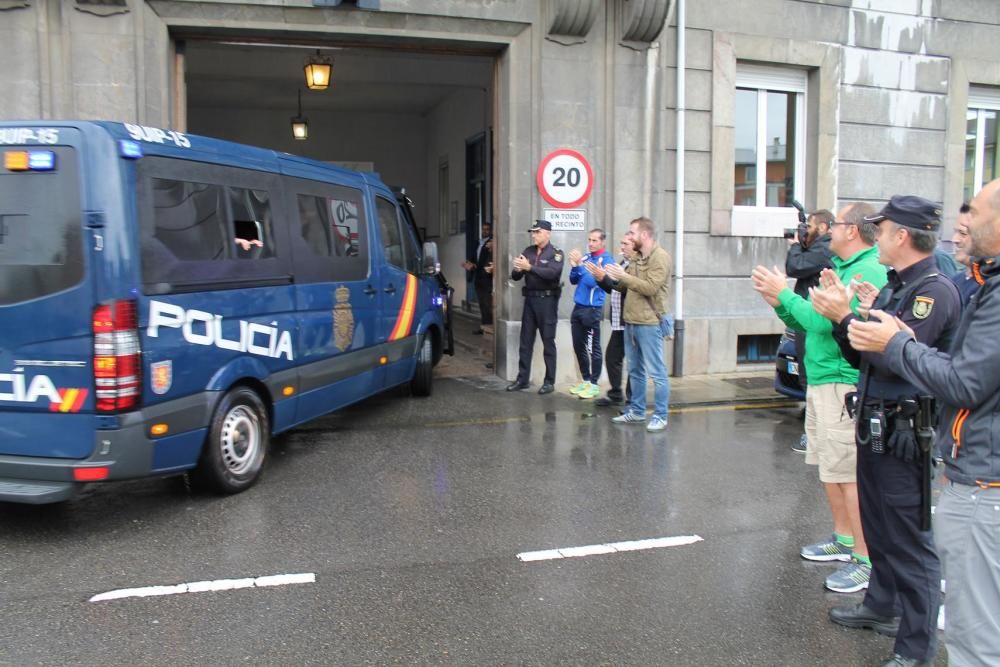 La llegada de los policías de Oviedo en Cataluña