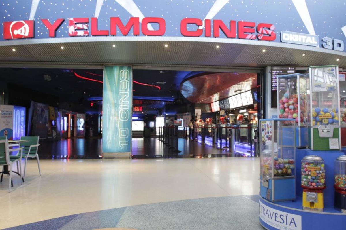 Cines Yelmo, en Centro Comercial Travesía.