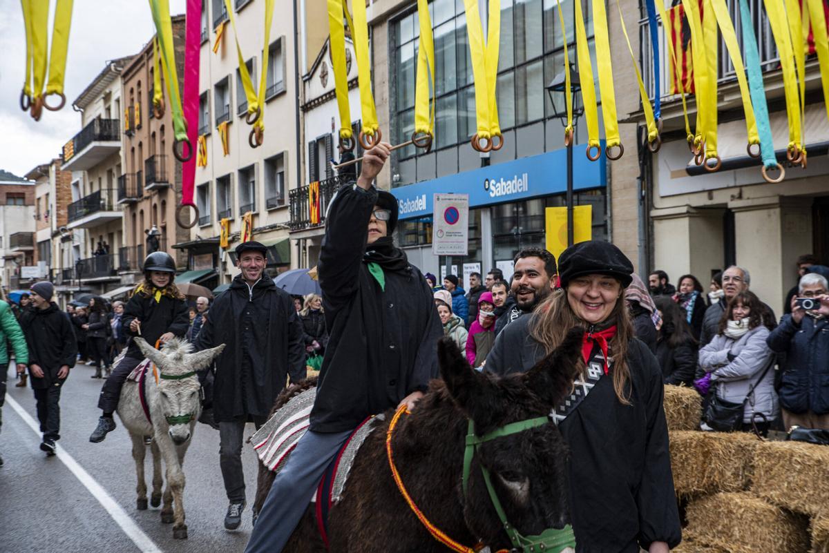La cercavila de cavalleries i xarrets de Puig-reig s'ha celebrat amb normalitat tot i la pluja La cercavila de cavalleries i xarrets de Puig-reig s'ha celebrat amb normalitat tot i la pluja