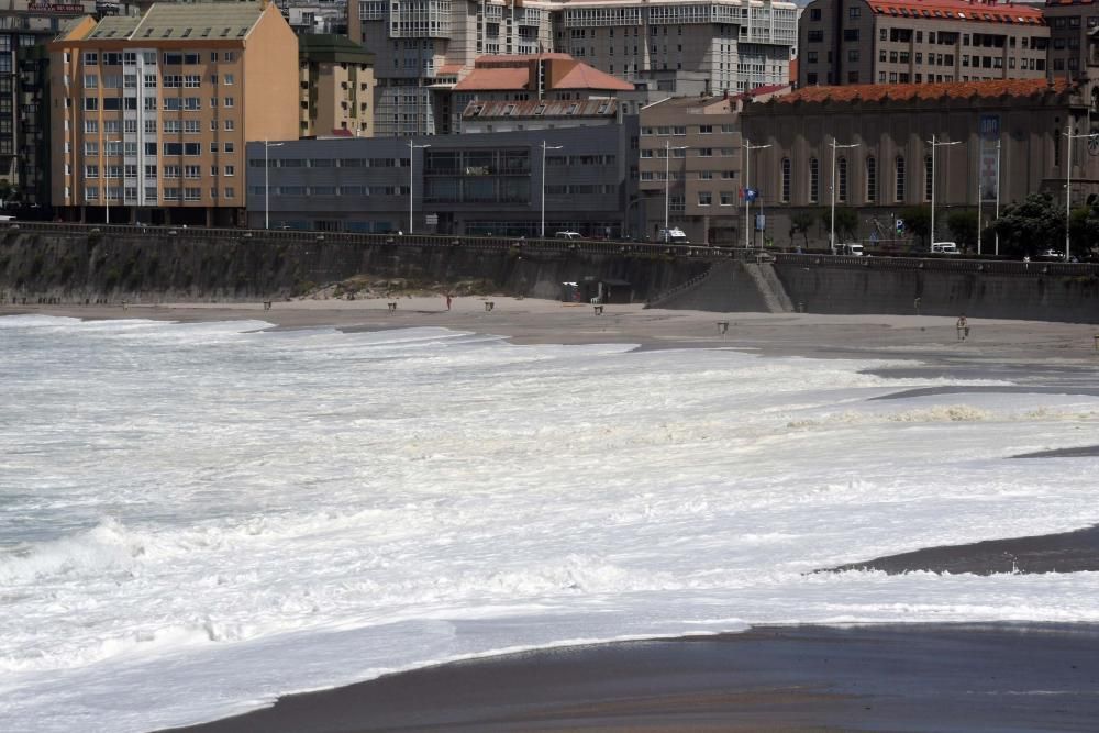 Jornada de oleaje en el litoral coruñés