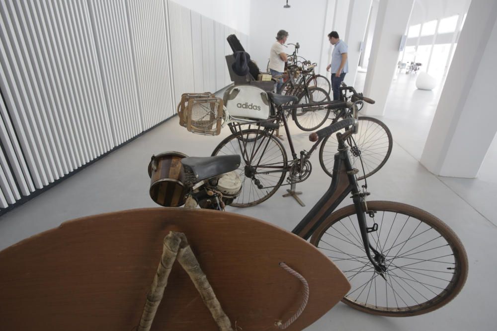 Exposición de bicicletas en la antigua estación de