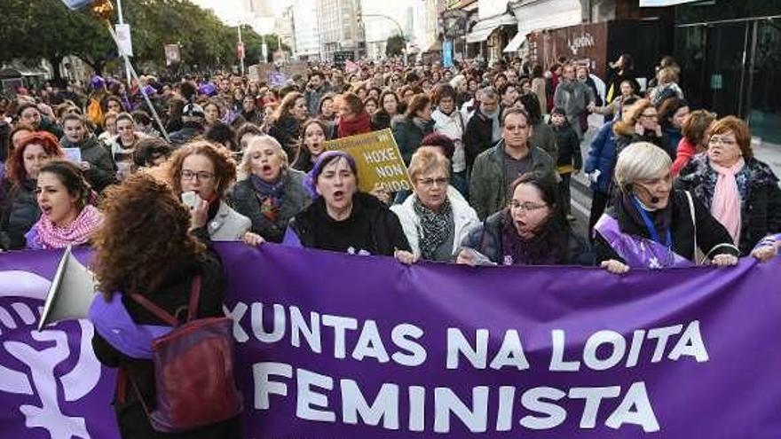 Participantes en una de las marchas del 8-M en A Coruña.