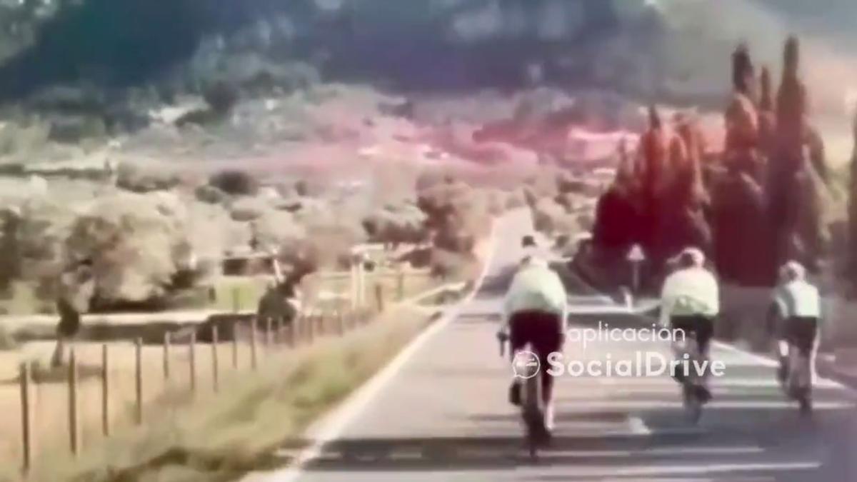 La peligrosa maniobra de un ciclista en la carretera de Valldemossa que pone en peligro a toda la carretera