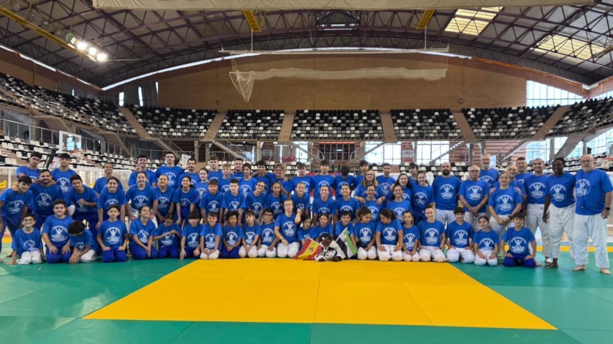 Participantes en el stage de judo.