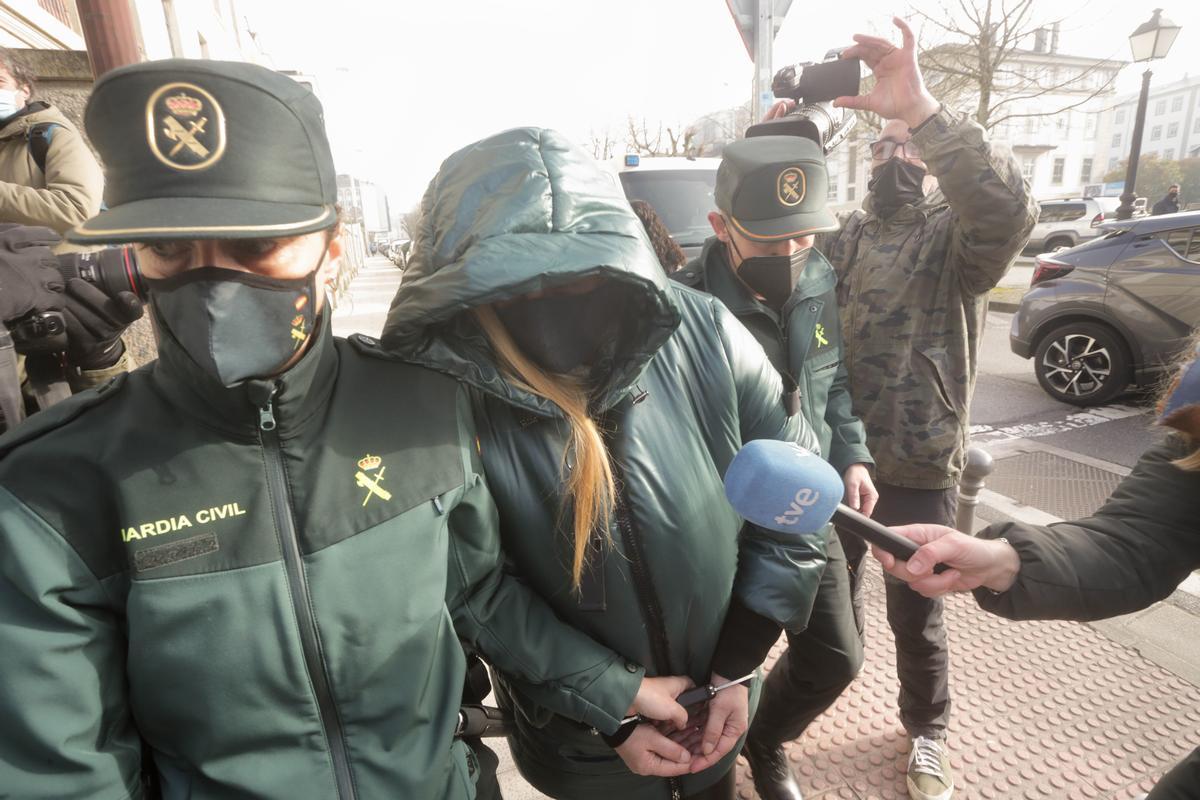 La acusada a la llegada al juzgado.