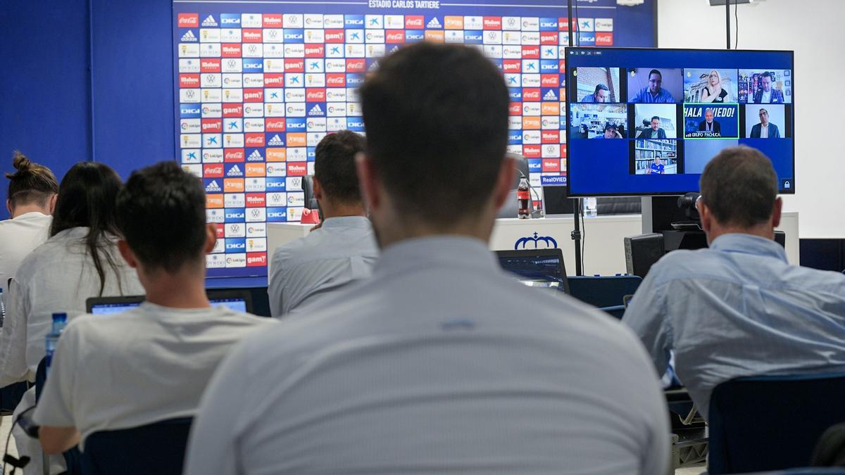 Rueda de prensa de Pachuca y Elías en la sala de prensa del Tartiere