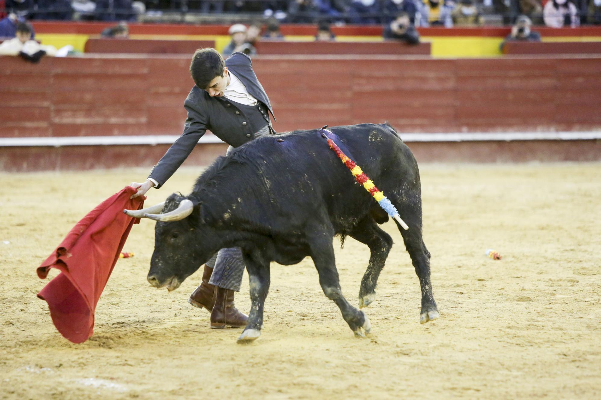 Nek Romero triunfa en el regreso emocionado y memorioso de los toros a València