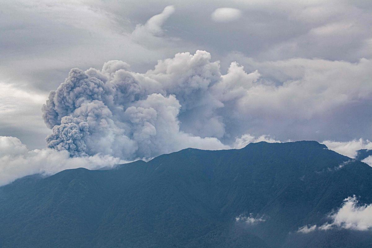 La erupción del volcán Marapi, en Indonesia, mata al menos a 11 alpinistas