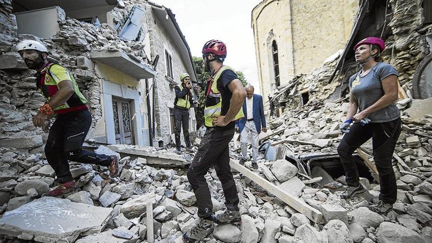 Tras las huellas del terremoto