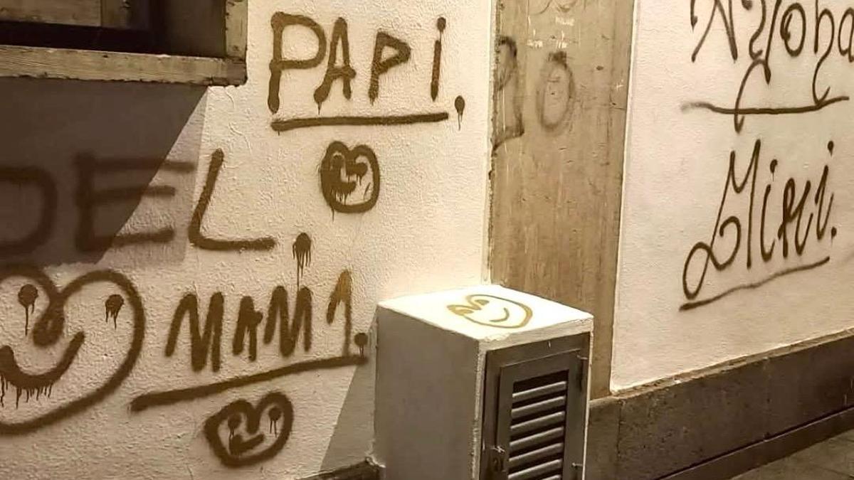 Actos vandálicos en las fachadas del santuario y el edificio de Telefónica