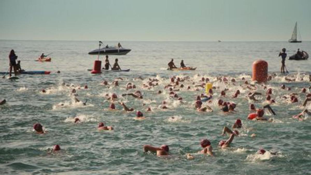 Els nedadors durant la prova. | AJUNTAMENT DE BLANES