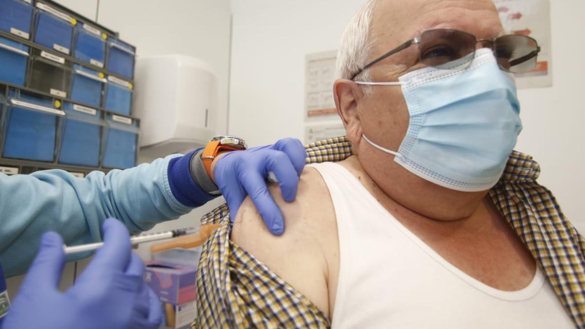 Vacunación de refuerzo a pacientes que recibieron Janssen.
