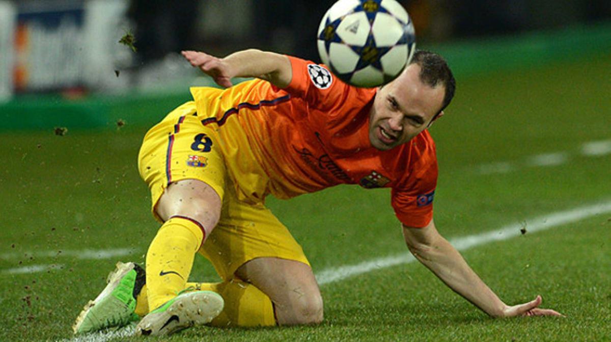 Iniesta, durant el PSG-Barça al Parc dels Prínceps.