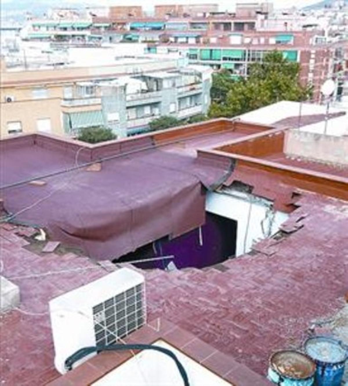 La runa de l’enfonsament de Tarragona (esquerra) i l’àtic desplomat de Badalona. La runa de l’enfonsament de Tarragona (esquerra) i l’àtic desplomat de Badalona.