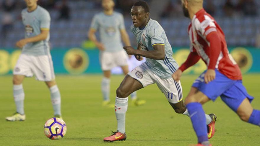 Pione Sisto, en el duelo ante el Sporting // JOSÉ LORES