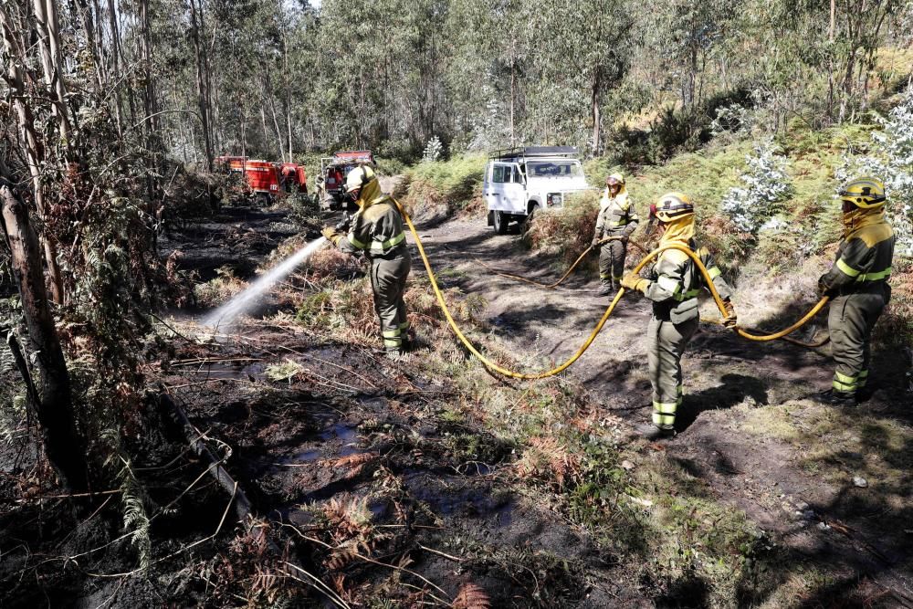 Extinguido el incendio provocado de Gondomar