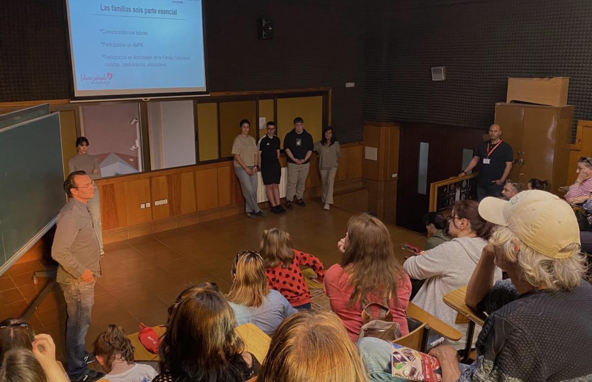 Los responsables del centro mostraron las instalaciones y proyectos educativos. | SERVICIO ESPECIAL