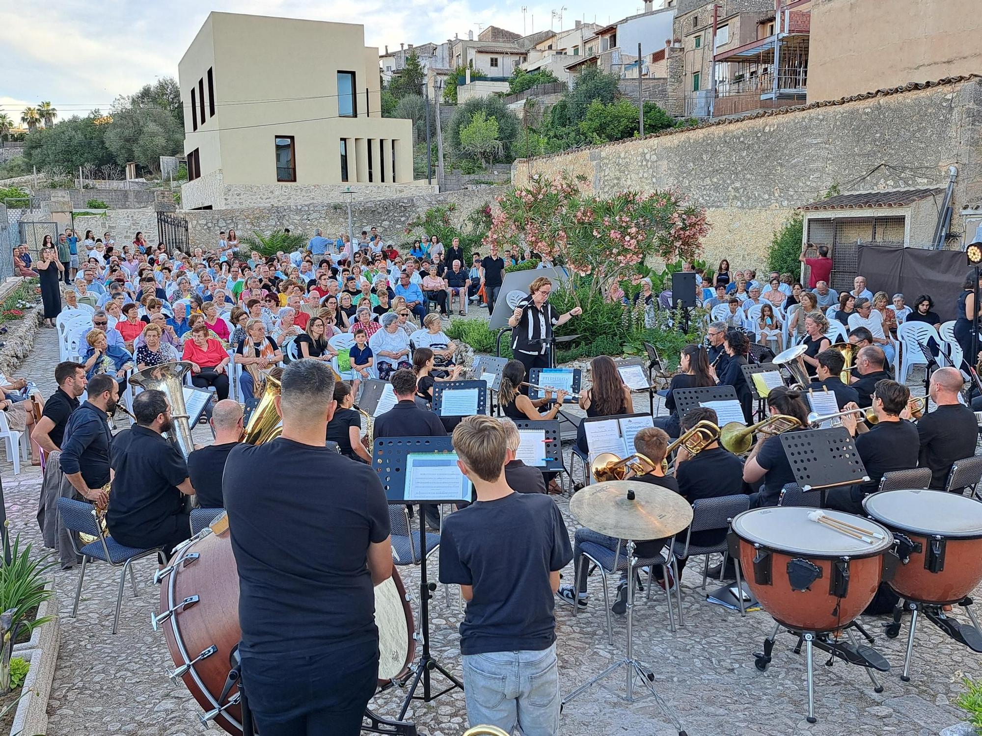 FOTOS | Así ha sido el homenaje de la Banda de Música de Montuïri a Pere Miralles 'Malherba'