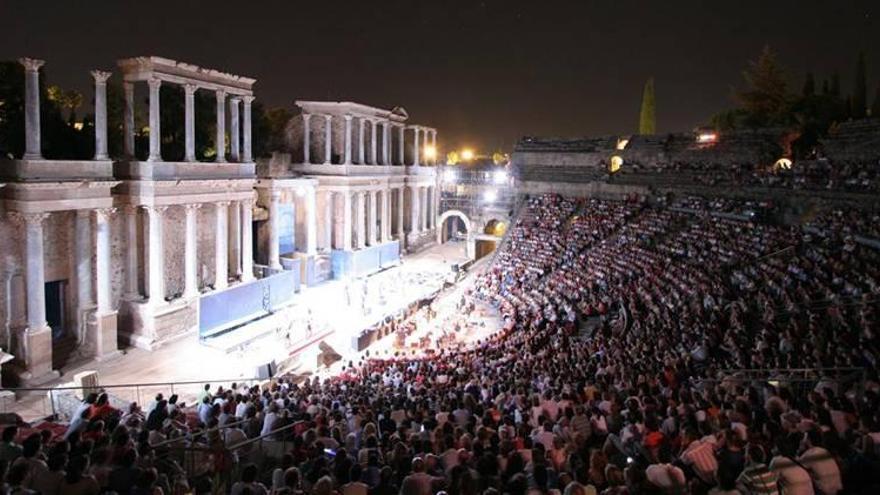 El Festival de Mérida, la UME y las policías locales, Medallas de Extremadura