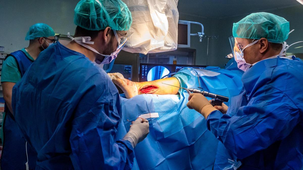 Una operación quirúrgica en un hospital de la provincia