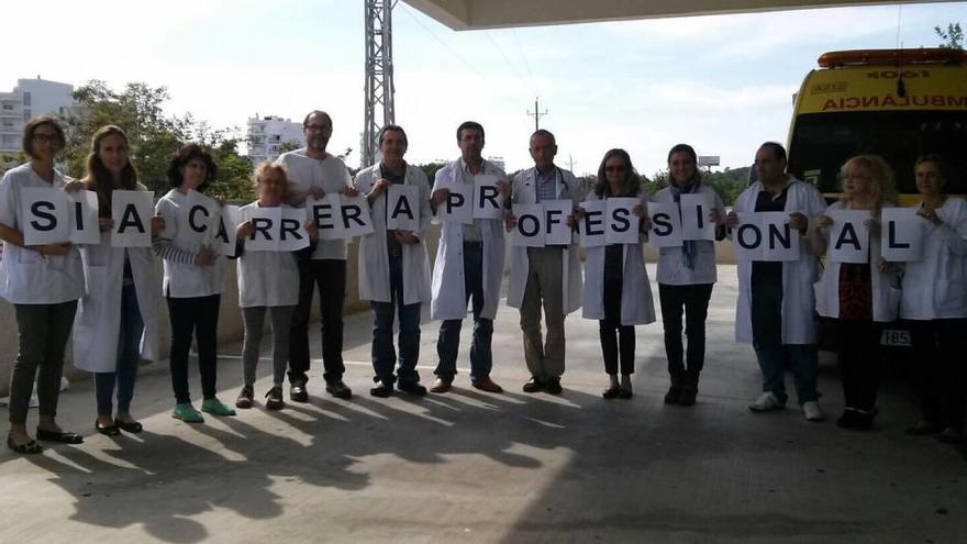 Una reciente protesta en el centro de salud de Palmanova reclamando el pago de la carrera profesional.