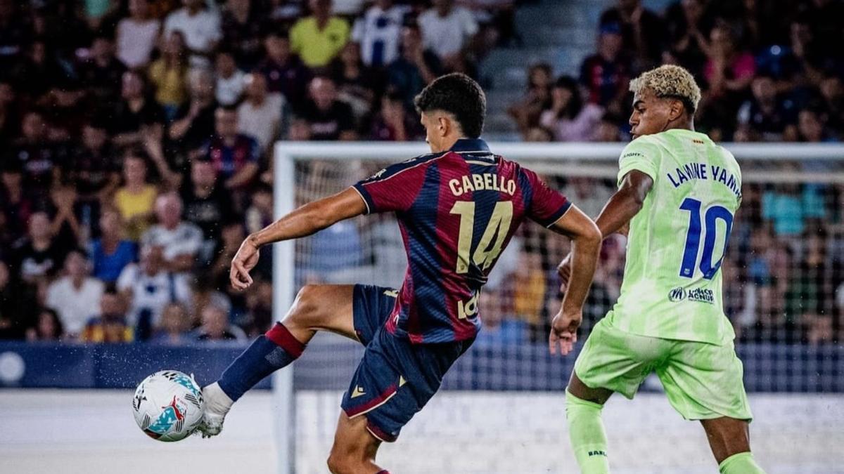 Cabello en el partido contra el Barcelona en el Ciutat de València