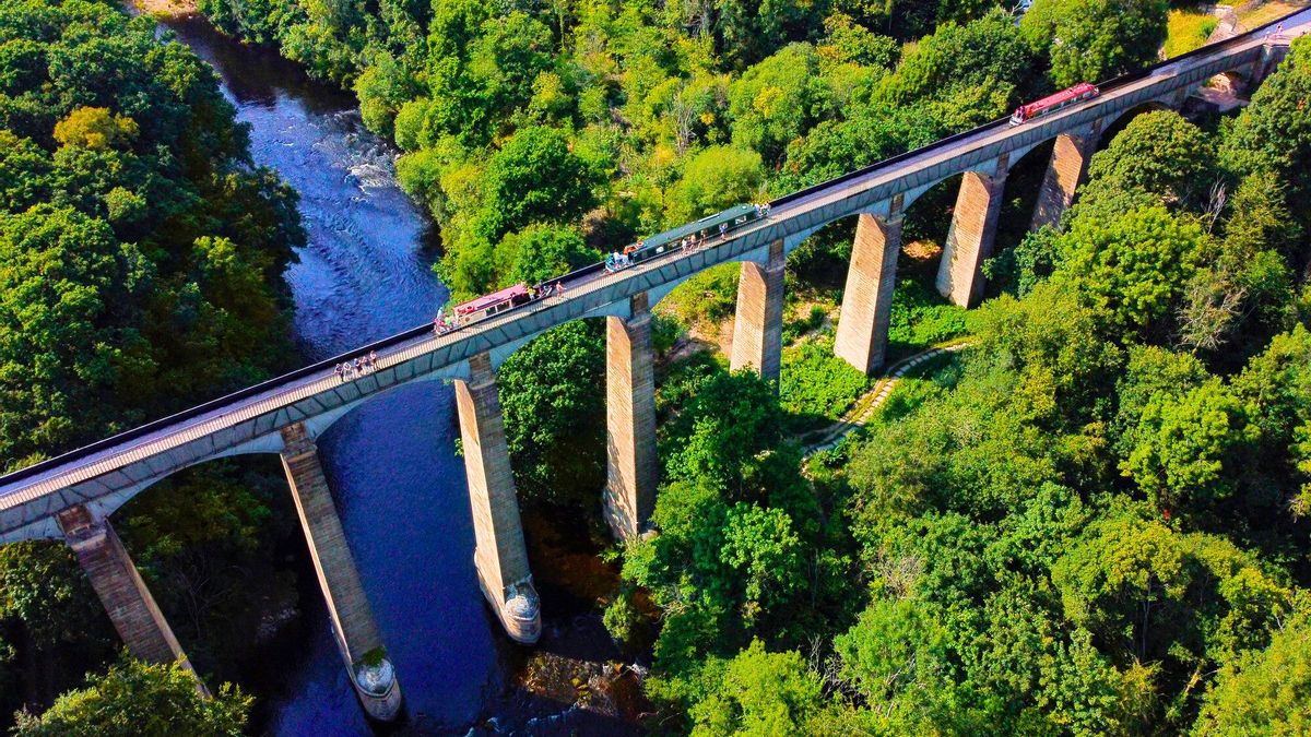El acueducto navegable más alto del mundo es Patrimonio de la Humanidad y se puede recorrer en barco