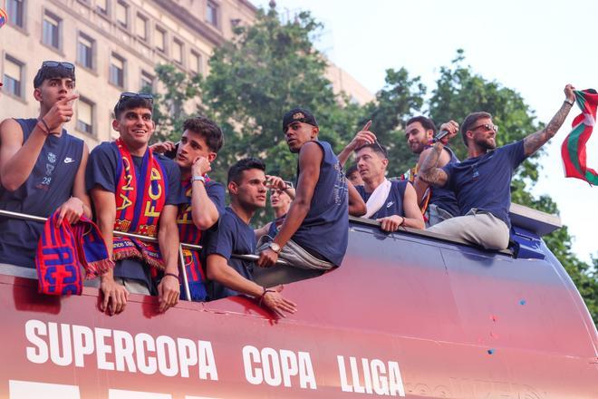 ¡De locos! Las mejores imágenes de una ciudad entregada al Barça