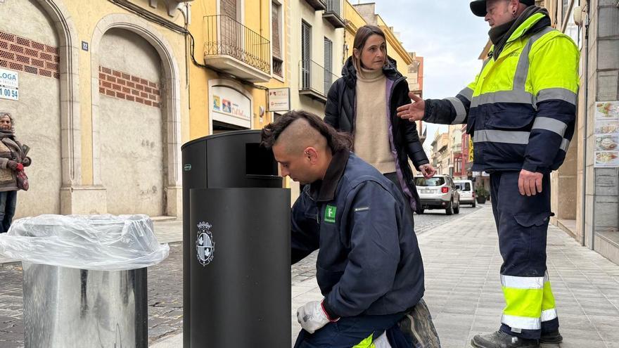 VÍDEO | Jordi Masquef i Carme Martínez ensenyen com són les noves papereres que s'instal·laran a Figueres
