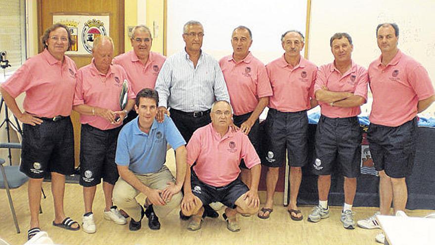 Gregorio Manzano posa con varios técnicos antes de inaugurar el segundo Campus Seminari Illes Balears de entrenadores.