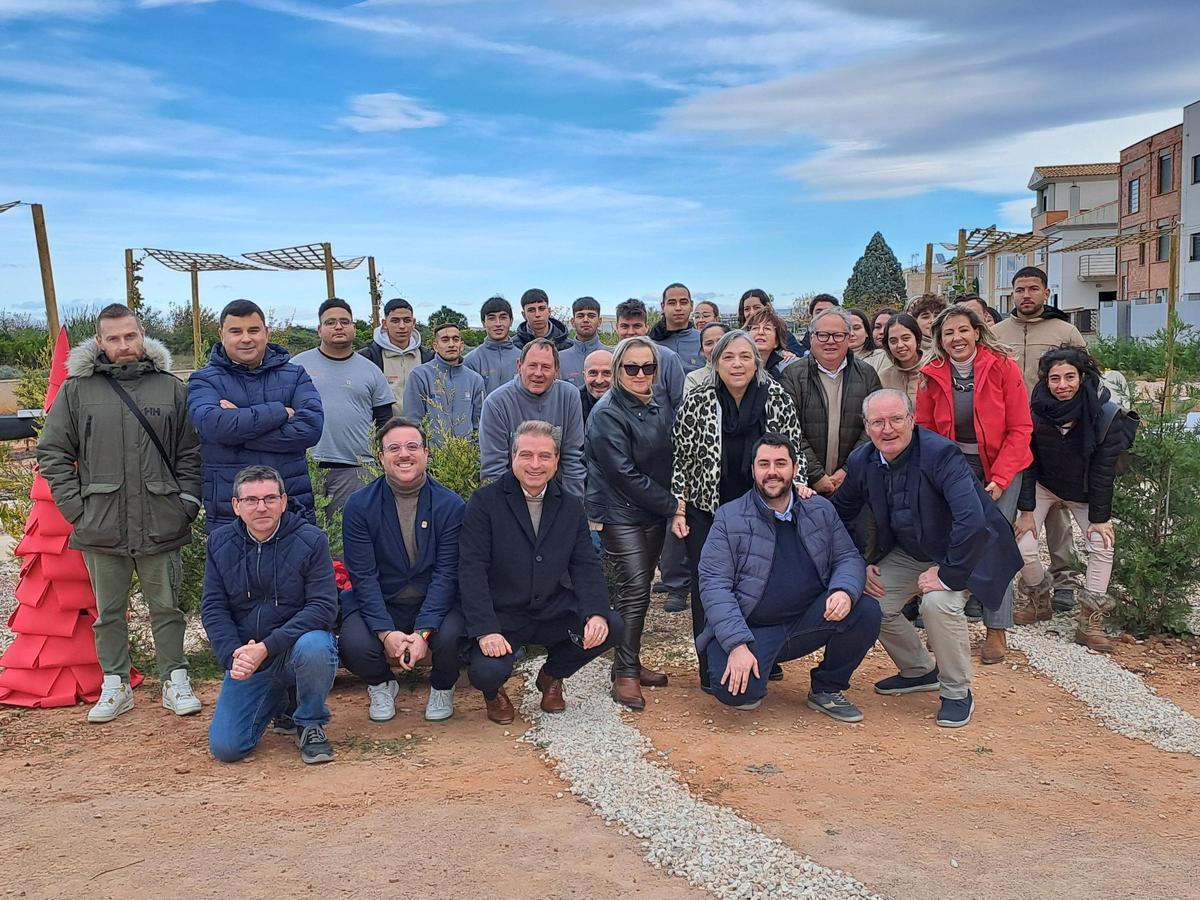 Participantes y autoridades en la clausura del programa de ocupación.