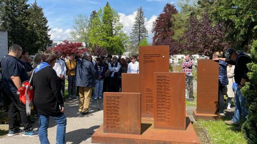 El monumento con el que el campo de Mauthausen-Gusen conmemoró la tumba al descubrirla hace unos años bajo un camino asfaltado. No ha sido hasta meses atrás cuando se ha conocido que las cenizas de decenas de valencianos asesinados allí por los nazis también se encontraban dentro de ese sepulcro colectivo. | LEVANTE-EMV