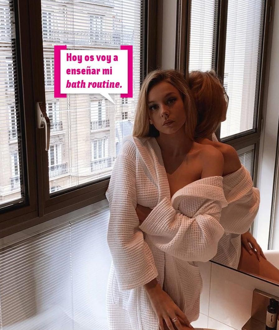 Ester Expósito en el baño