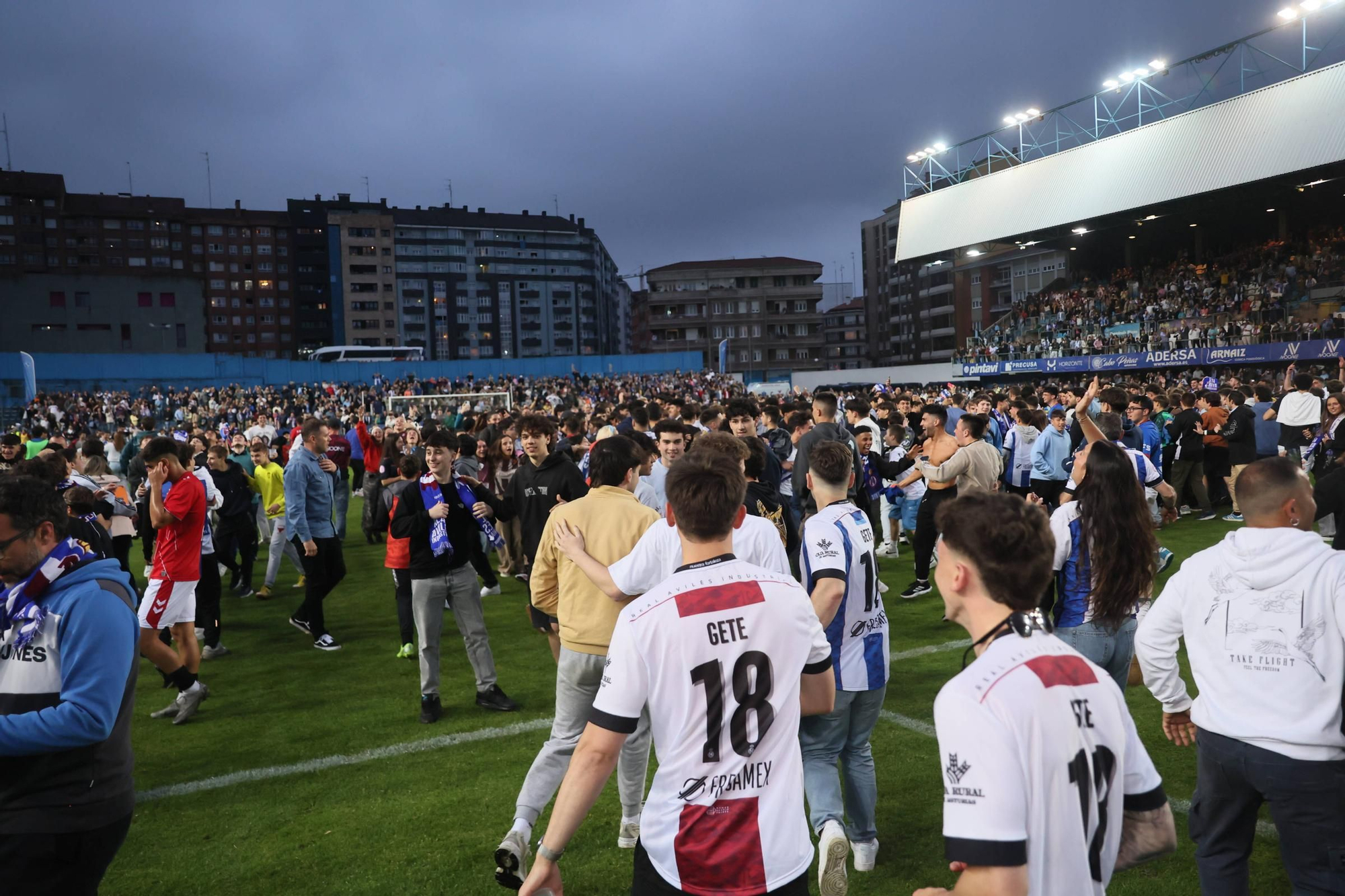 EN IMÁGENES: La final por el ascenso entre Avilés y Rayo Majadahonda vivida en el Suárez Puerta