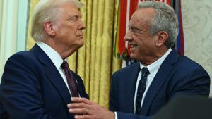 El presidente de EEUU, Donald Trump, y el secretario de Salud, Robert F. Kennedy Jr.