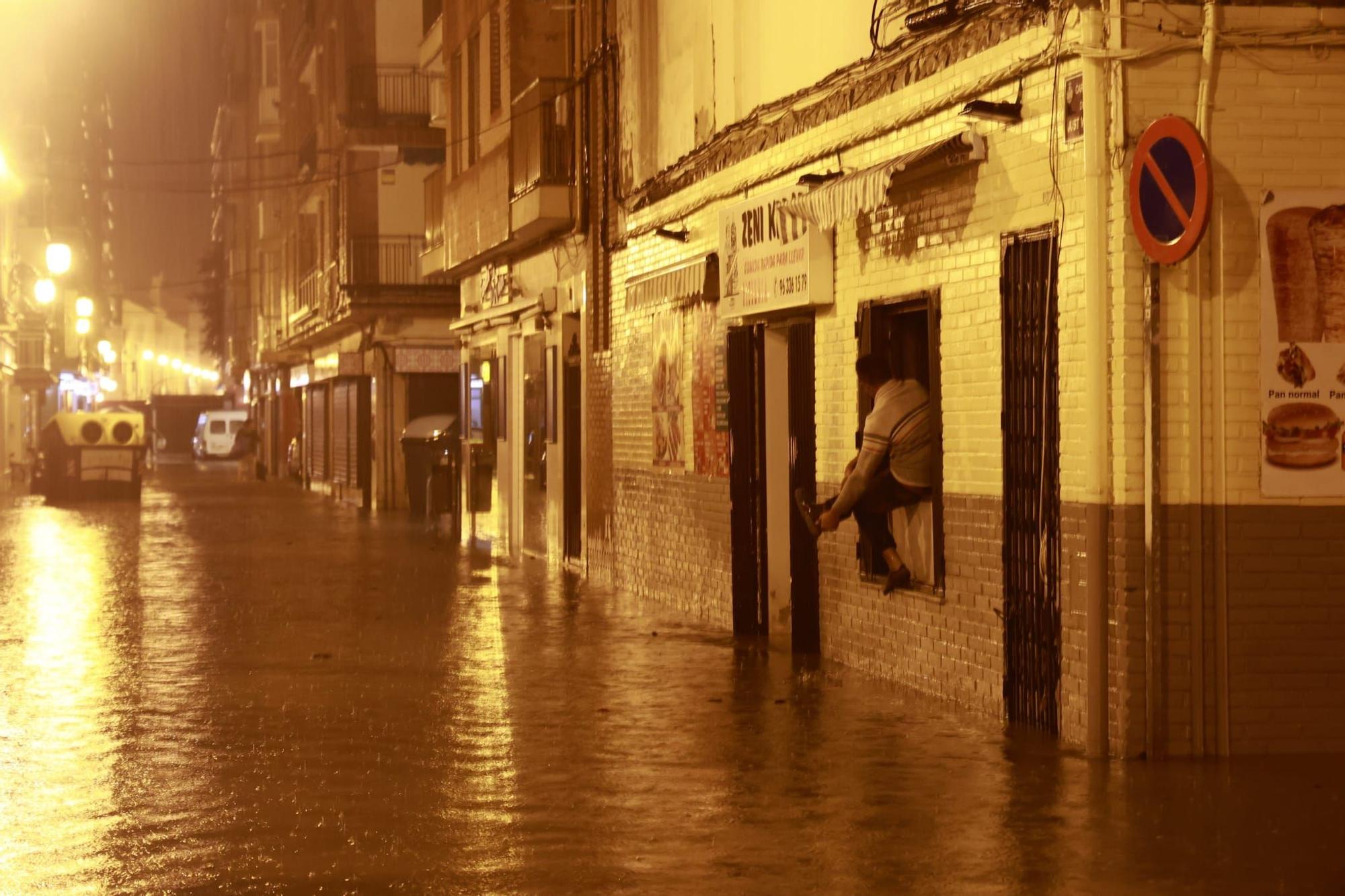 Las lluvias torrenciales descargan con fuerza sobre Valencia