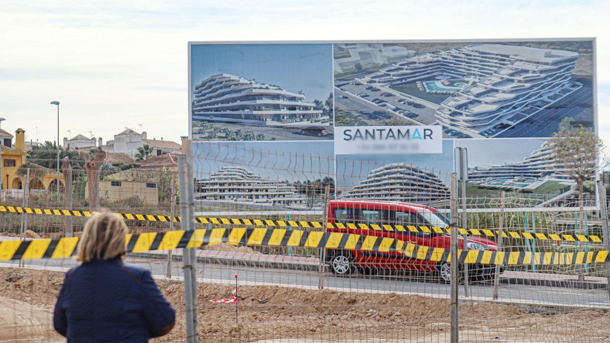 vallas publicitarias de las promociones previstas en el SUS A Los Invernaderos