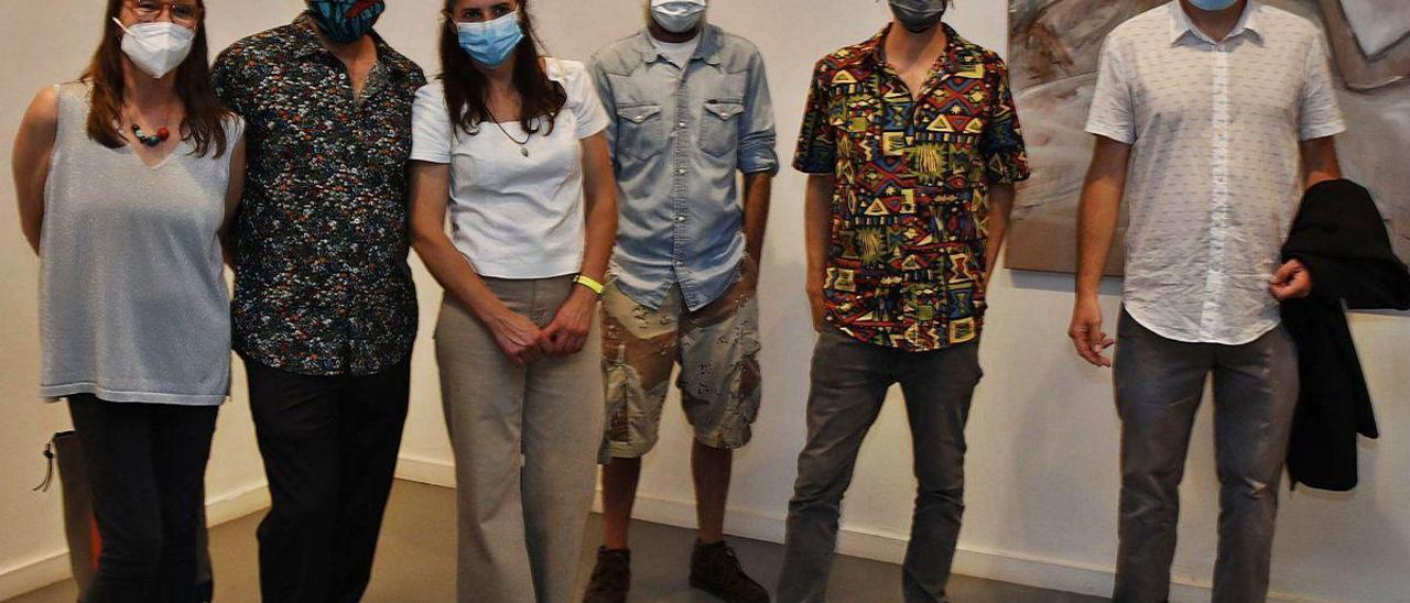 Por la izquierda, Maite Centol, Jorge Nava, Breza Cecchini, Assaf Iglesias, Juan Fernández y Alberto Ámez, ayer en el Museo Barjola, en la inauguración de la exposición &quot;Pintura en las venas&quot;.