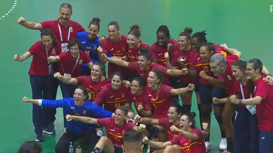 Las Guerreras, con la zamorana Elba Álvarez, debutan con triunfo en los Juegos del Mediterráneo