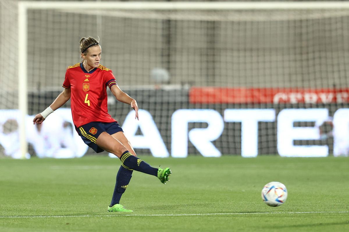 Irene Paredes, durante un partido con la selección española a la que ha regresado.