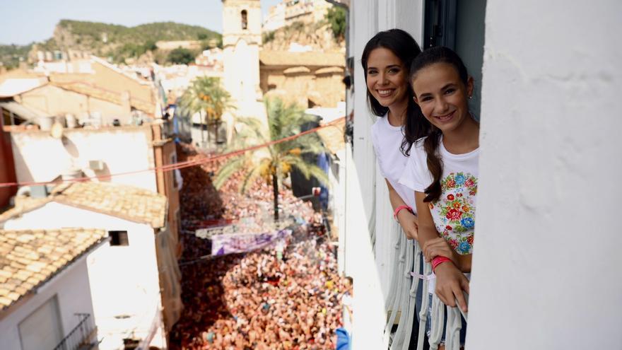 Fallas y Hogueras se empapan de Tomatina