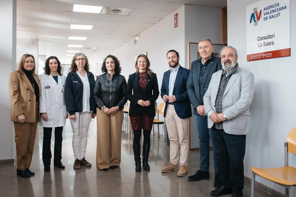 Representantes de la Conselleria de Sanidd, Ayutamiento de Castelló y consultorio La Salera en el centro Urban.