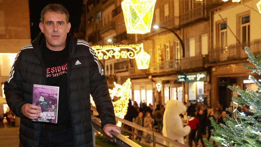 «Vampiro de ciudad» es una historia sobre el punk vigués;  pero no en formato de libro histórico sino bajo el traje de la novela. Lo acaba de publicar y autoeditar José Caldas, o lo que es lo mismo Putxo Disturbio, del grupo Residuos do Sistema. En pocas semanas, ha logrado vender más de 300 ejemplares. | JOSÉ LORES