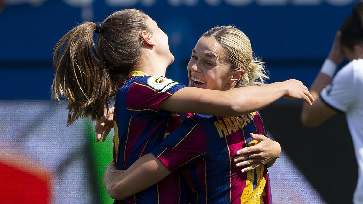 Mapi León y Lieke Martens en un partido del FC Barcelona