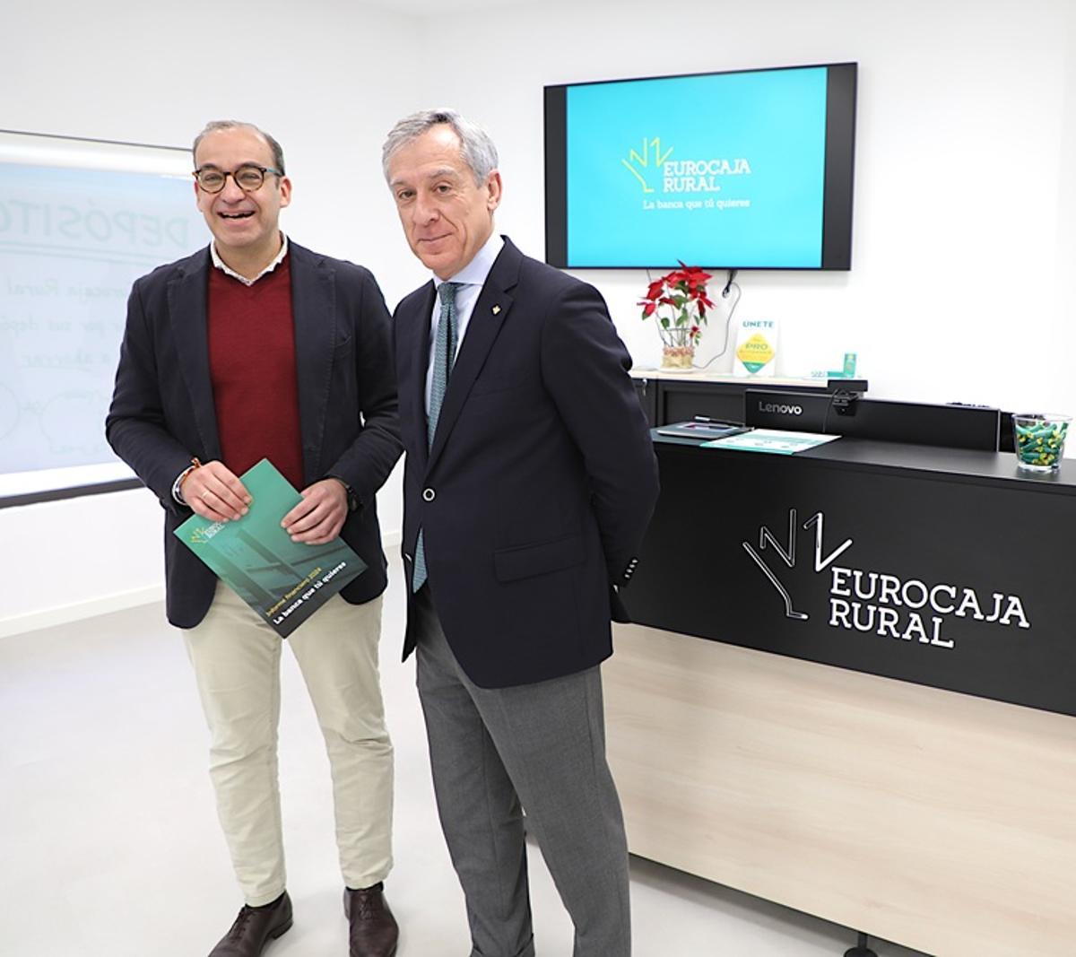 El presidente de la entidad financiera recibió al alcalde en esta nueva oficina abierta por la Caja en diciembre.