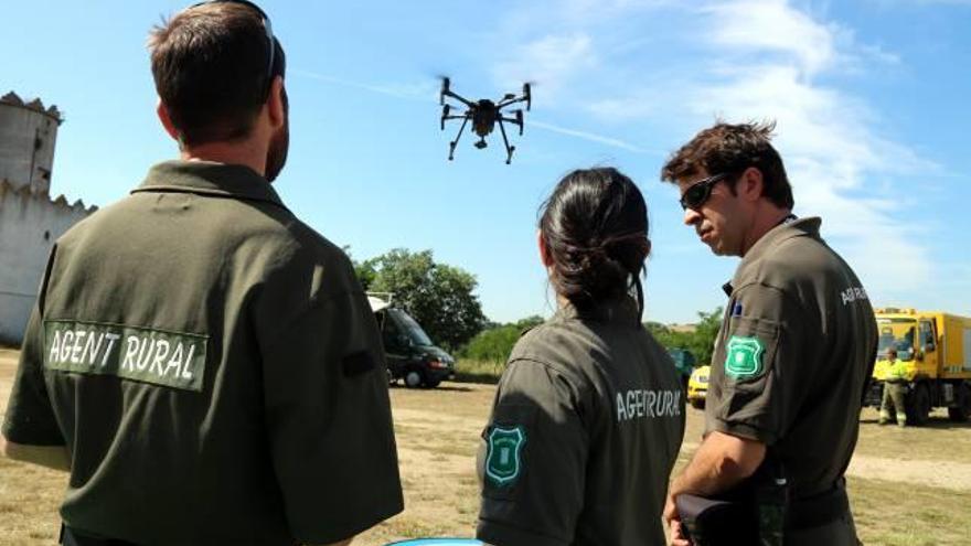 Agents rurals fent proves amb els nous drons, ahir