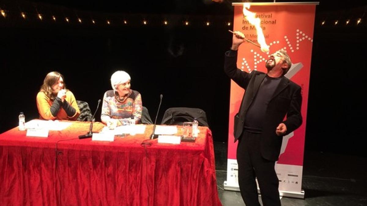 El Fakir Kirman durante la presentación del Festival Internacional de Magia de Badalona.