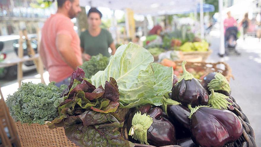 Productos ecológicos en un mercadillo. |