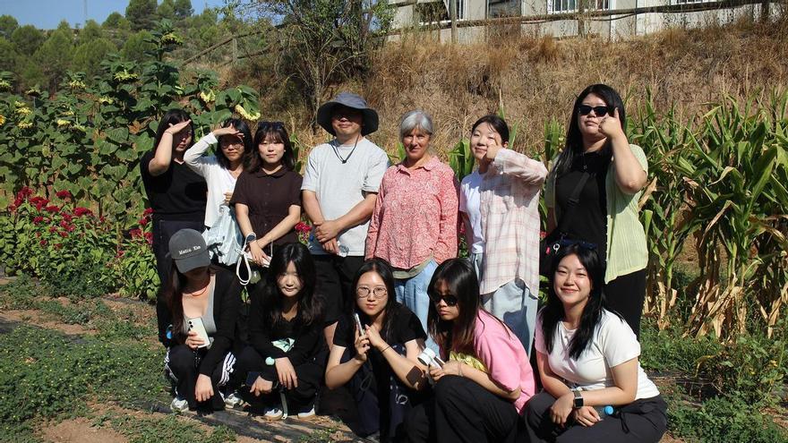 Una universitat de Corea del Sud visita Manresa per conèixer el banc de llavors Esporus